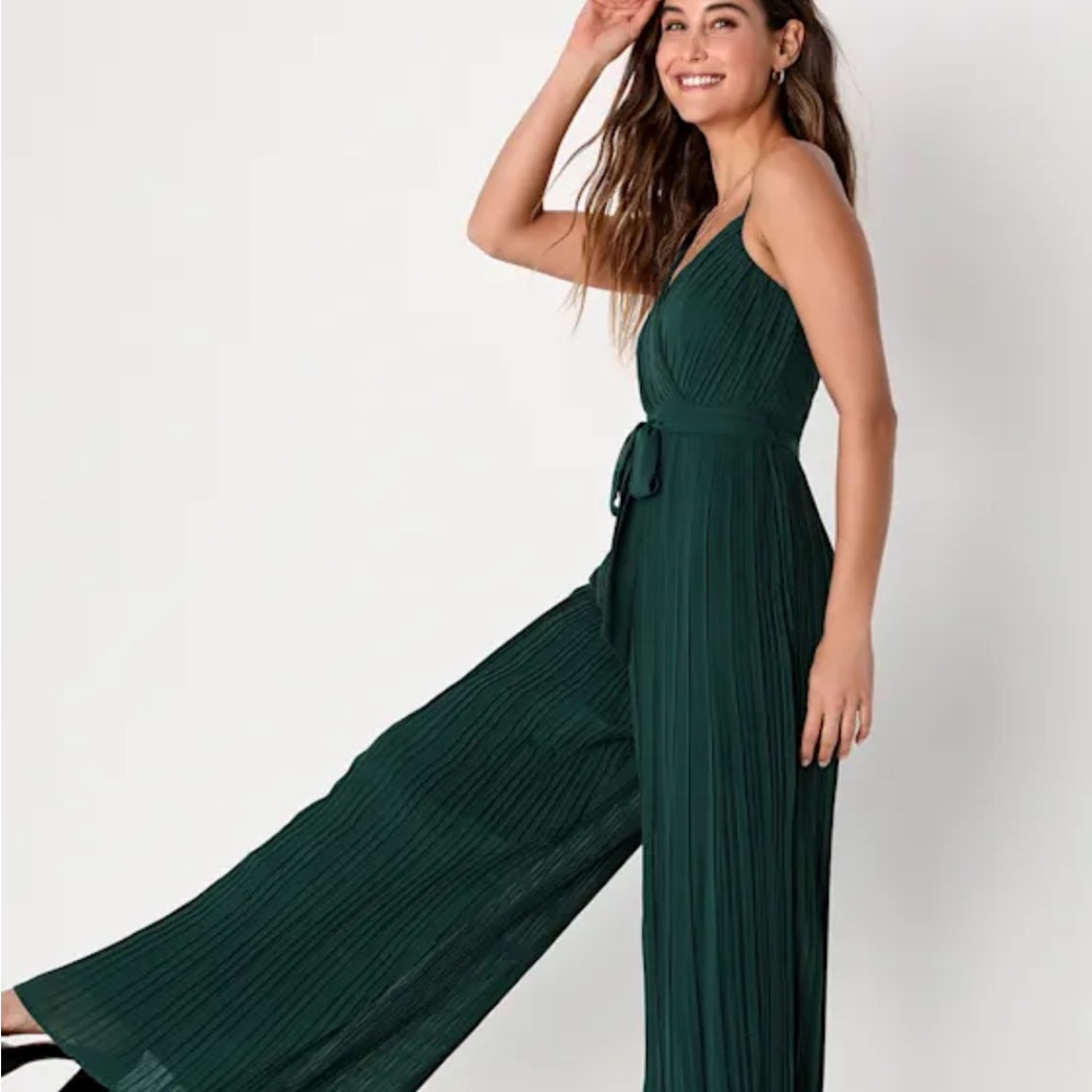 Lulu's Forest Green Pleated Jumpsuit: Size Large - Picture 2 of 11